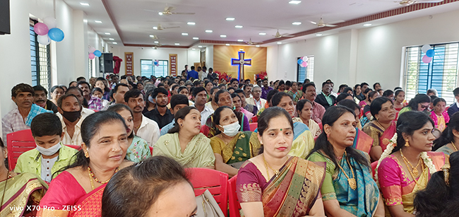 Large gathering join in celebrating the Birthday 2022 of Bro Andrew Richard with grandnuer at Prayer Centre, Budigere in Bangalore on July 17th along with large devotees and members of Grace Ministry.